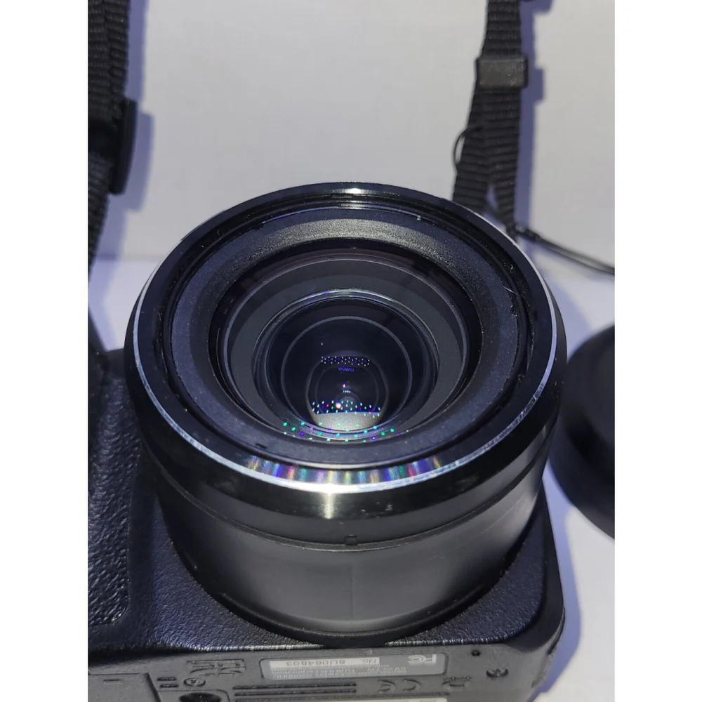 Fujifilm FinePix S2000HD 10MP Digital Camera with Batteries & Card. No. 8U064803